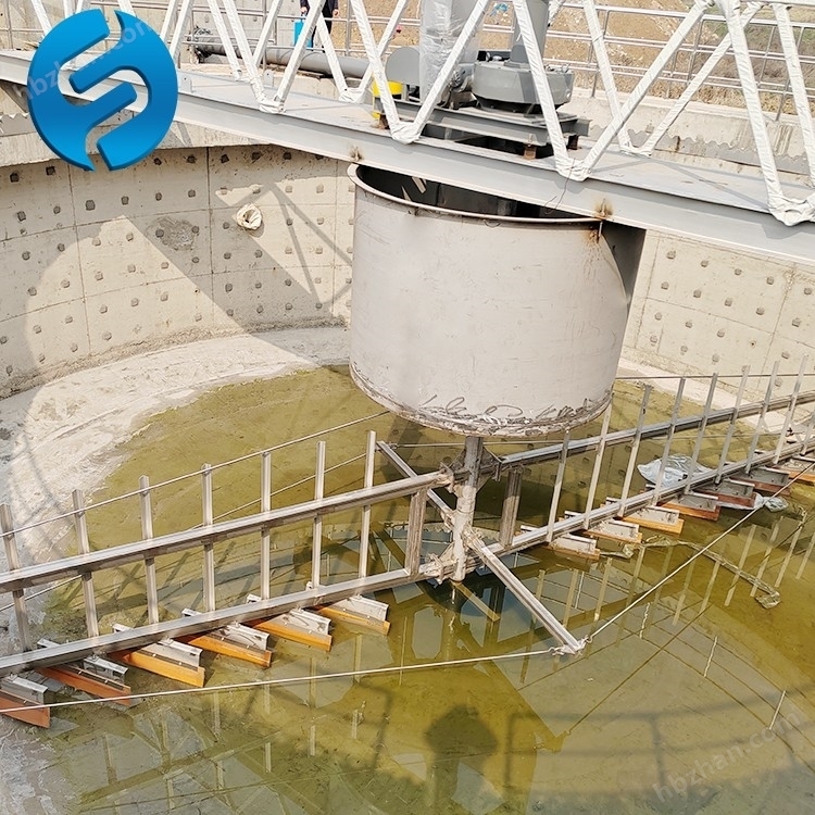 中心傳動刮泥機，