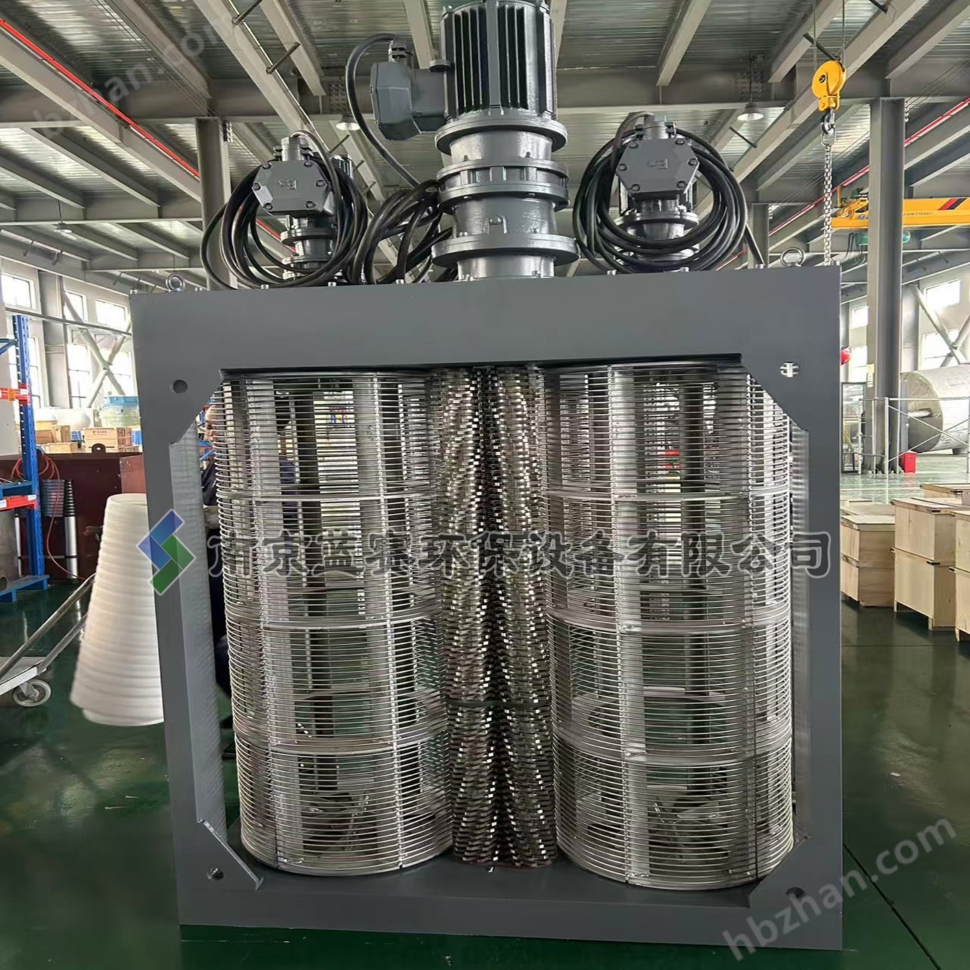 立式轉(zhuǎn)鼓雙軸多電機(jī)粉碎格柵